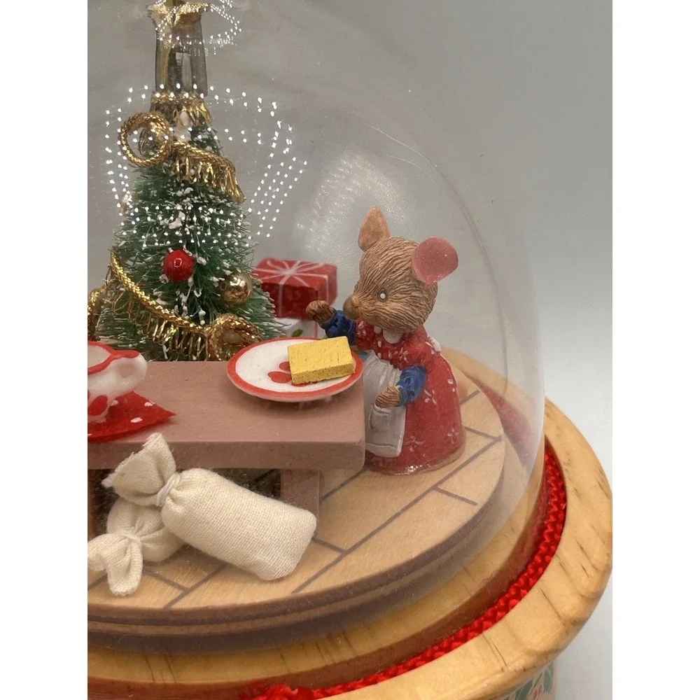 Vintage Enesco Christmas Mice‎ Cheese Cloche Musical Animated 1990 Music Box